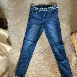 Vervet skinny ankle jeans. Has a frayed top with button fly zip up.